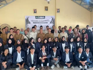 Pembukaan KKN UIN SGD Bandung Kelompok 217-218-219 di Desa Sukamulya Kab. Cianjur Berlangsung Meriah Penuh Kehangatan