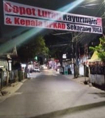 Warga Pasang Spanduk: Copot Lurah Kayuringin dan Kepala BPKAD Sekarang Juga