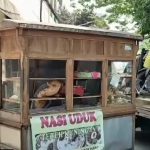 Penjual Nasi Uduk Matraman yang Legawa Gerobak Dagangan Rusak: Masih Bisa Dibenerin, Sudah Suratan Ilahi