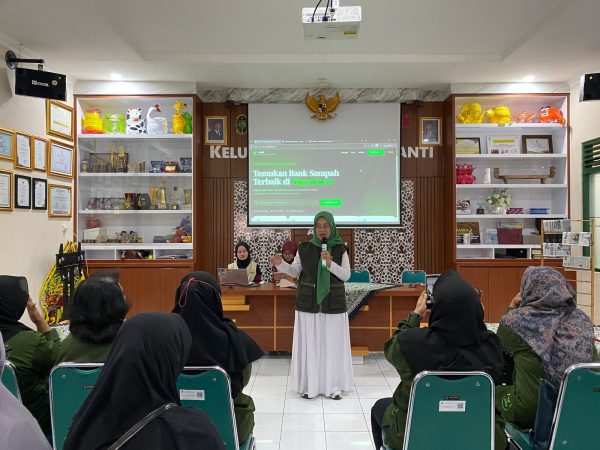 Platform GenHi, Solusi Literasi Digital dan Jejaring Bank Sampah di Yogyakarta