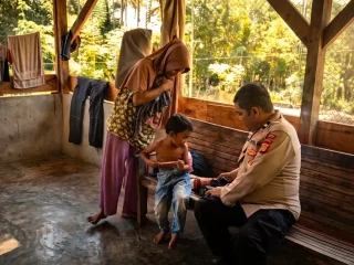 Kisah Pilu 5 Anak yang Ditinggalkan Orang Tua, Polisi Pidie Jaya Ulurkan Bantuan