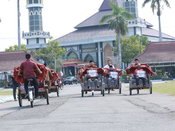 200 Tukang Becak di Jombang Dapat Becak Listrik dari Presiden Prabowo, Suyono: Alhamdulillah Sangat Membantu